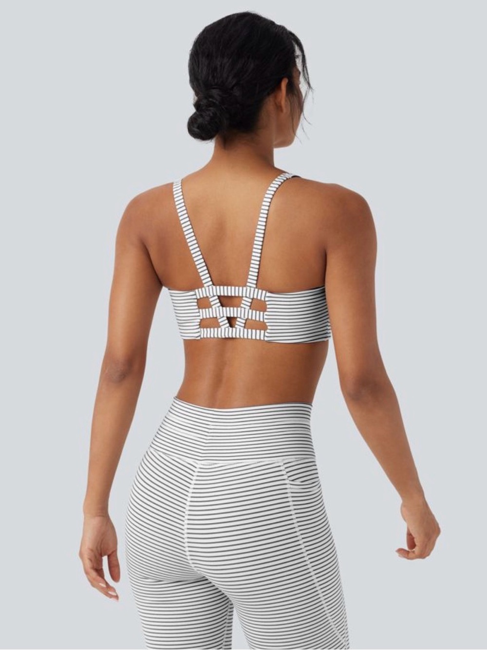 HALARA Low Support U Neck Cut Out Stripe Yoga Pilates Sports Bra Strappy Back